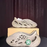 Adidas Yeezy Foam Runner. (photo 1)