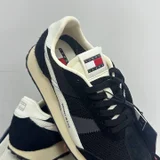 тся оригинальные кроссовки Tommy Hilfiger, размер 38. Совершенно новые, в коробке. Цена (photo 1)