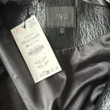 Новая эффектная куртка Zara экокожа XS. Заказывала с Греции. На меня всё равно велика. Отлично на рост выше 165см. (photo 4)