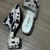Мюли Monki с коровьим принтом (photo 3)