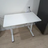 Белый регулируемый стол с электроприводом. (photo 1)