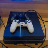 PlayStation 4 (photo 1)