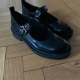 **1. Чёрные ботинки Zara 🖤** (photo 1)