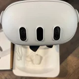 VR-гарнитура в отличном состоянии, линзы без царапин. В комплекте удобный головной ремень K4 (снижает давление на лицо, обеспечивает надежную фиксацию), контроллеры, зарядное устройство и оригинальная коробка. (photo 2)