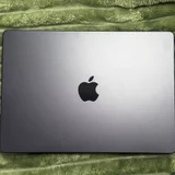MacBook Pro (photo 2)