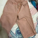 Джинсы Levi’s 501 90s. Размер 28/30, это примерно 44-46 и рост 160-165. Стирала, но не носила. (photo 3)