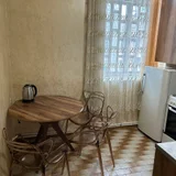 2-х комнатная с отдельной кухней. 55кв.м, 3 этаж, отопление газовый котел, кондиционер, два балкона, окна на улицу. 600$ в месяц (photo 4)