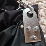 Сумка чёрная с заклёпками , из искуственной кожи. Upcycling, the only copy. Вместительная, стильная и очень эффектная! Впишется почти в любой стиль. (photo 4)