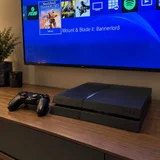 PlayStation 4 (photo 1)