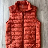 Пуховый жилет Uniqlo размер S (photo 1)