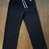 Новые с бирками флисовые штаны свободного кроя Old Navy (сестринский бренд Gap) Baggy Rotation Sweatpants размера M. Может подойти на L за счет свободного фита. Мне не подошли по стилю. Отличный состав - 80% хлопок. Сделаю замеры по запросу (photo 1)