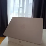 MacBook (photo 2)