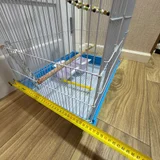 клетку для попугая. Размеры указаны на фото. В комплекте поилка, кормушка, лесинка. (photo 1)