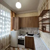 2-х комнатная с отдельной кухней. 55кв.м, 3 этаж, отопление газовый котел, кондиционер, два балкона, окна на улицу. 600$ в месяц (photo 5)