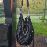 Сумка чёрная с заклёпками , из искуственной кожи. Upcycling, the only copy. Вместительная, стильная и очень эффектная! Впишется почти в любой стиль. (photo 8)