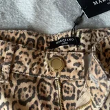 **Джинсы GUESS с леопардовым принтом** (photo 3)