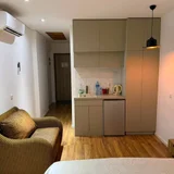 Квартира в ЖК Sunrise — sliding door, wardrobe, studio couch (photo 1)