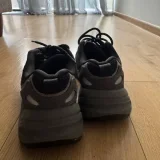 Кроссовки Adidas — running shoe, Loafer, knee pad (photo 3)
