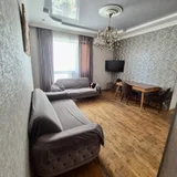 3-комнатная квартира, 90 м² — four-poster, studio couch, sliding door (photo 1)