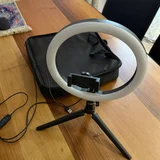 Кольцевая лампа — CD player, iron (photo 1)