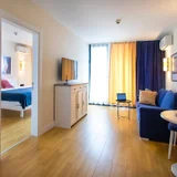 Сдача квартиры 1+1 в ORBI CITY — microwave, four-poster, sliding door (photo 3)