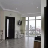 Квартира 2+1 на улице Лермонтова, 103 — sliding door, window shade (photo 2)