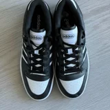 Джинсы Tommy Hilfiger — running shoe, sandal (photo 3)