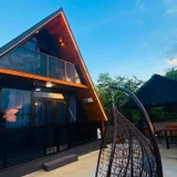 A-frame коттедж — bannister, steel arch bridge (photo 1)