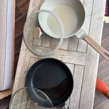 Набор посуды б/у: сковородки и кастрюля — measuring cup, Dutch oven, bucket (photo 1)