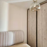 Квартира 1+1, 37 м² — radiator, soap dispenser, wardrobe (photo 4)