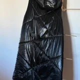 Черная удлиненная непромокаемая безрукавка — sleeping bag, cloak (photo 2)