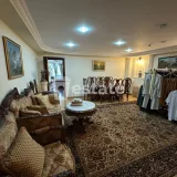 Просторная 2+2 квартира в старом Батуми — restaurant, home theater (photo 3)