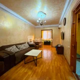 Просторная 3+1 квартира, Багратиони 196 — studio couch, home theater, four-poster (photo 1)