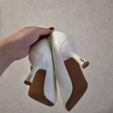 Белые туфли на каблуке — nipple, pencil sharpener, soap dispenser (photo 1)