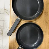 Комплект сковородок IKEA MIDDAGSMAT 2 шт с крышкой — frying pan, loudspeaker (photo 1)