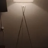 Напольный торшер — lampshade, tripod, spotlight (photo 1)