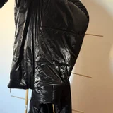 Черная удлиненная непромокаемая безрукавка — sarong, trench coat, jean (photo 3)