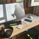 Набор техники: ПК, проектор, джойстик — desktop computer, desk, screen (photo 1)