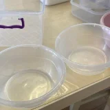 Различные вещи (полочки, коврик для йоги, кардиган, кеды Puma и др.) — measuring cup (photo 5)