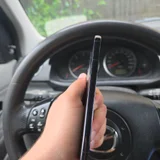 Samsung Galaxy S22 (Snapdragon) — loudspeaker, car mirror (photo 2)