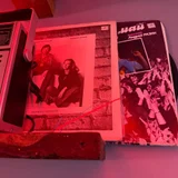 Обеденный стол — cassette, wallet, comic book (photo 3)