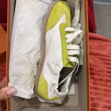 Новые кожаные кроссовки — backpack, diaper, running shoe (photo 1)