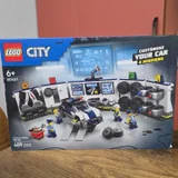 LEGO City Custom Police Car Garage (60457) — joystick, racer (photo 1)