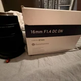 Объектив Sigma 16mm f/1.4 DC DN Contemporary для Sony E с фильтром — Polaroid camera (photo 5)