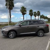 Mitsubishi Outlander SEL 2016 — beach wagon (photo 1)