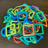 Игрушки и магнитный конструктор — football helmet, buckle (photo 1)