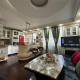 Просторная 2+2 квартира в старом Батуми — restaurant, home theater, dining table (photo 1)
