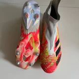 Футбольный мяч — cowboy boot, sandal, Windsor tie (photo 4)