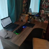 Компьютерный стол угловой — desktop computer, laptop, mouse (photo 1)