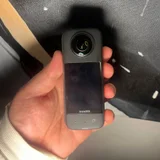 Insta360 X3 — iPod, cellular telephone (photo 1)